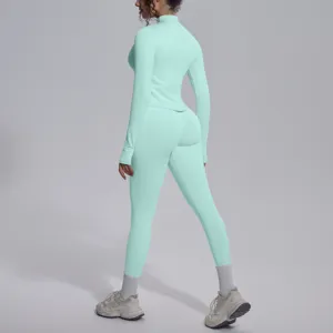 Set abbigliamento sportivo senza cuciture tinta unita top a maniche lunghe e leggings fitness.