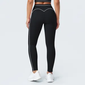 Pantalones de yoga negros de cintura alta con costuras blancas para fitness y correr.