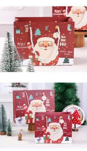 Sac cadeau de Noël détail, joli imprimé Père Noël avec poignées pour emballage.