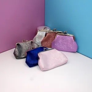 Mini monedero con cierre de beso para mujer, bolsa de almacenamiento de tela lisa multicolor.