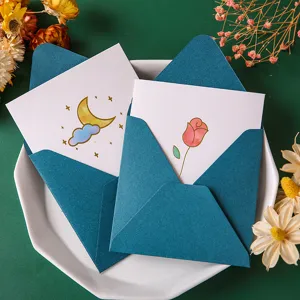 Handgemachte DIY Grußkarten Set mit dunkelblauen Umschlägen und Aquarell Blumen Mond Illustrationen