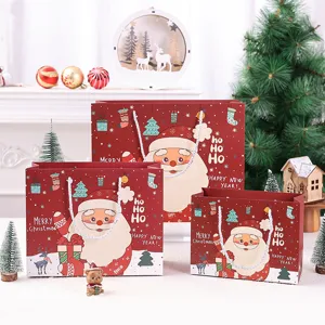 Sacs cadeaux de Noël mignons en papier avec poignées, design festif de Père Noël pour cadeaux.