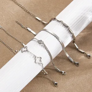 Bracelet en acier inoxydable argenté motif trèfle et chaîne serpent pour femme mode bijoux.