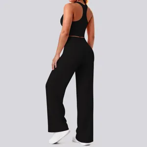Schwarzer Sport-BH mit Racerback und hochtaillierte weite Yoga-Hause im Set für Fitness und Training.