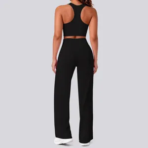 Rückansicht Detail des schwarzen Racerback Sport-BHs und der High-Waist Yoga Fitness Hose.