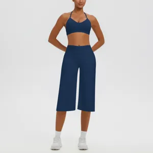 Ensemble de sport pour femme soutien-gorge yoga dos nu et pantalon capri taille haute.