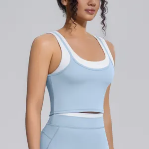 Soutien-gorge de sport côtelé superposé, haut de fitness, détail de vêtement de yoga.