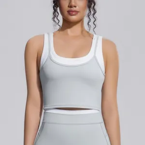 Ensemble soutien-gorge de sport côtelé et débardeur blanc pour course, fitness et yoga.