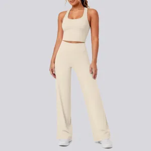 Einfarbiges Damen Sport Yoga Set mit Racerback Crop Top und taillenhoher Hose für Fitness.