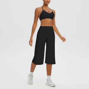 Ensemble haut de sport noir et pantalon court décontracté pour yoga, fitness et course en plein air.
