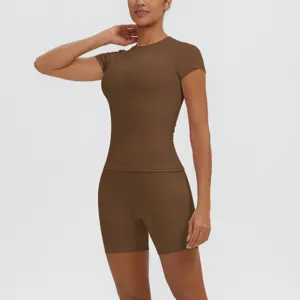 Ensemble de sport yoga marron haut à manches courtes et short taille haute pour femmes