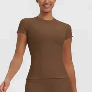 Women's slim-fit short-sleeve sports t-shirt, quick-drying yoga fitness top for running.