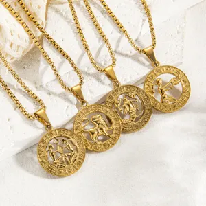 Detailansicht goldfarbener Edelstahl-Sternzeichen-Halsketten mit filigranen astrologischen Motiven.
