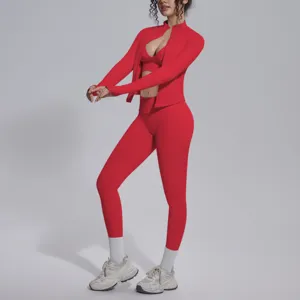 Set da yoga per allenamento sportivo rosso senza cuciture per fitness e corsa.