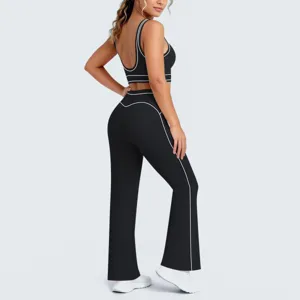Set yoga fitness nero a contrasto con crop top e pantaloni a zampa sportivi da donna