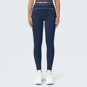 Mallas de yoga de talle alto con detalles en contraste, pantalones deportivos transpirables.