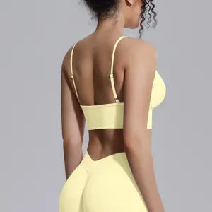 Seamless solid color breathable athletic yoga set detail view, comfortable high stretch activewear.