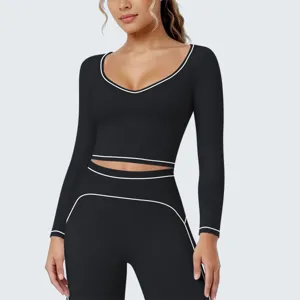 Damen Sport Langarmshirt und Leggings Set mit Kontrastpaspelierung für Fitness und Yoga.