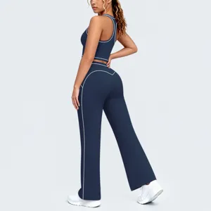 Vue arrière détaillée de l'ensemble de yoga ajusté avec passepoils contrastés et pantalon.