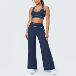 Completo yoga da due pezzi con reggiseno sportivo a contrasto e pantaloni larghi a vita alta.