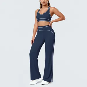 Completo yoga blu navy con bordi a contrasto, reggiseno sportivo e pantaloni a zampa.