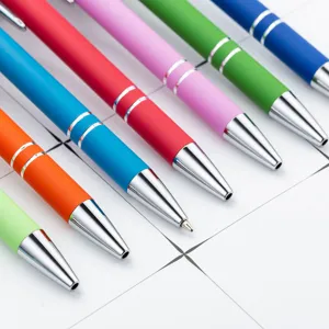 Buntes Metall-Kugelschreiber Set mit sanftem Schreibgefühl und elegantem Griff für Büro.