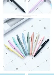 Lot de stylos gel rétractables couleur Morandi, finition caoutchouc mat, écriture fluide.
