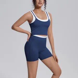 Detail view of the contrast color sports yoga crop top and shorts set, ideal for fitness.