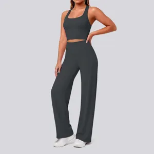 Dunkelgraues Yoga Outfit für Damen, bestehend aus Sport-BH und hochgeschnittener Sporthose.
