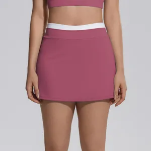 Jupe de tennis colorblock taille haute avec ceinture côtelée pour le sport et le yoga.