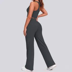 Einfarbiges Nylon Racerback Yoga Set Crop Top und Schlaghose sportliches Fitness Outfit.