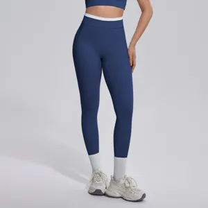 Vue détaillée du pantalon de yoga de sport taille haute bleu foncé avec taille blanche.
