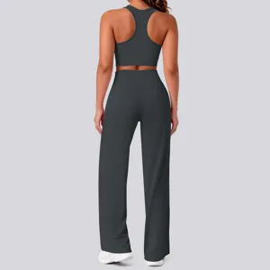 Einfarbiges sportliches zweiteiliges Yoga-Set mit Racerback-Sport-BH und High-Waist-Hose.