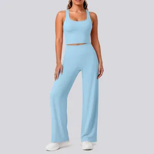 Hellblaues Sport Crop Top und Schlag Yoga Hosen Set Detail Ansicht für Fitness und Laufen.
