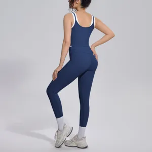 Back view detail of the blue colorblock yoga set, showing high elasticity and breathable fabric.
