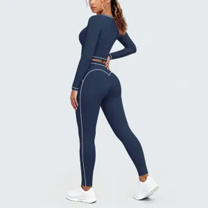 Detailed view of the dark blue long-sleeve crop top and high-waisted yoga leggings set.