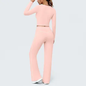 Rosa langarm Crop Top und weite Yoga Hosen Sportset ideal für Fitness und Laufen.