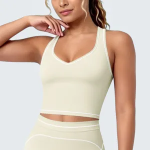 Naadloze sport-bh met contrasterende bies, racerback-ontwerp voor fitness, yoga en training.