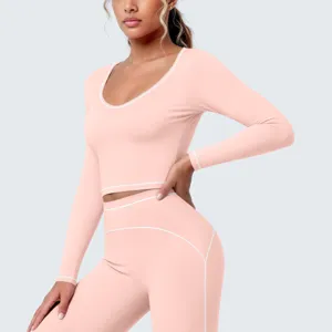 Rosa langärmelliges Crop-Top mit weißen Kontrastnähten, Sportbekleidung Detailansicht.
