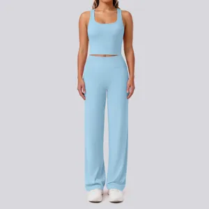 Einfarbiges doppelseitiges Nylon Yoga Set mit Racerback Sporttop und bequemer langer Hose.
