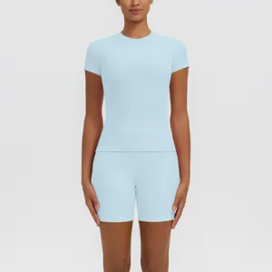 Ensemble de yoga respirant pour femme haut à manches courtes et short de course ajusté