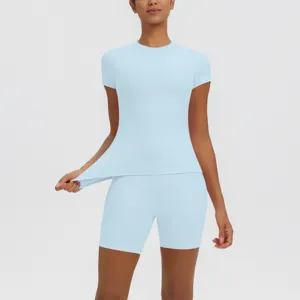 Ensemble de sport femme haut court yoga bleu clair et short de running taille haute