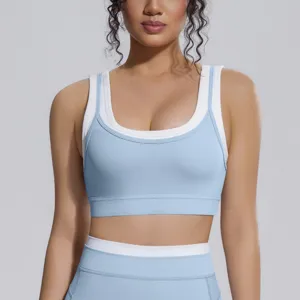 Vue détaillée du soutien-gorge de sport faux deux pièces bleu clair, yoga côtelé.