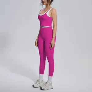 Detail view of the contrast color breathable yoga set featuring a stylish ribbed tank top.