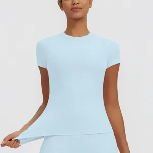 Light blue short sleeve sports t-shirt, breathable quick-dry fitness yoga top for women.