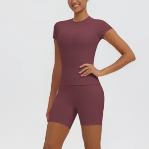 Haut de yoga respirant à manches courtes et short de fitness taille haute pour femme