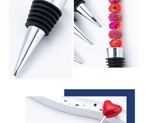 Vista dettagliata del tappo per vino fai da te con guarnizione in silicone e cuore.