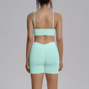 Conjunto de yoga liso sin costuras detalle espalda, ropa deportiva transpirable elástica fitness.