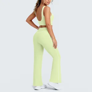 Completo yoga verde due pezzi abbigliamento sportivo crop top pantaloni flare palestra fitness