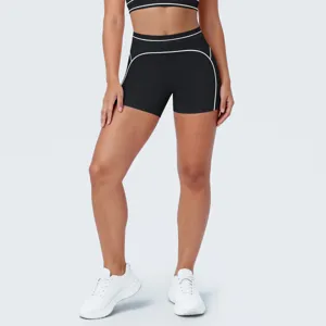 Detailweergave dames sportshorts met contrastbies hoge taille fitness training workout.